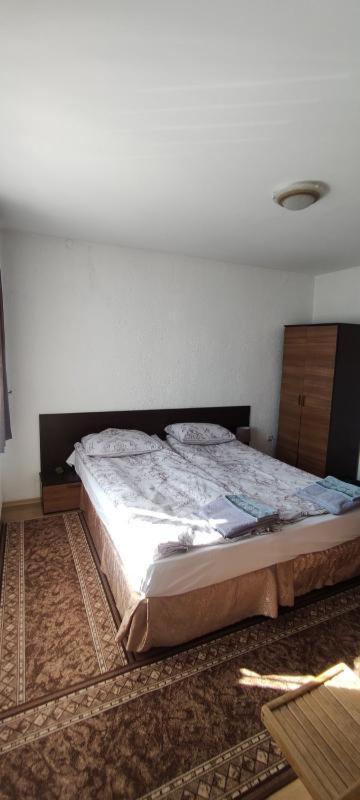 Djolevi Guesthouse 도브리니쉬트 외부 사진