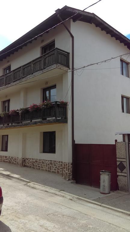 Djolevi Guesthouse 도브리니쉬트 외부 사진